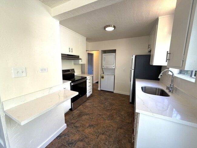 Building Photo - 199 Tunstead Ave