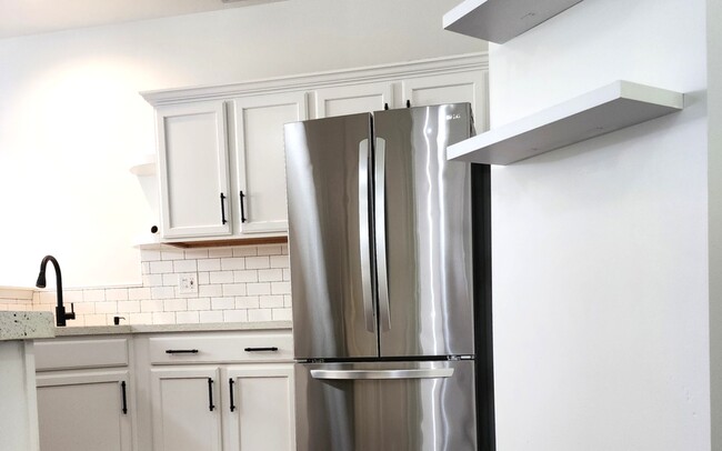 Foto del edificio - 2884 Falling Waters Ln