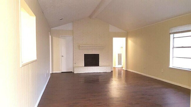 Foto del edificio - 12427 Fairpoint Dr