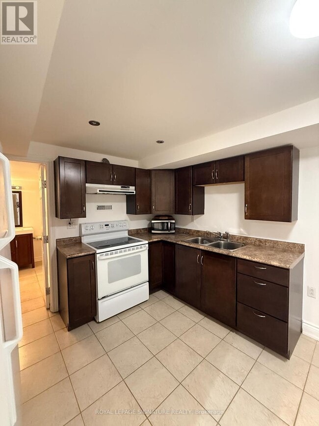 Building Photo - 6359 Plowmans Heath