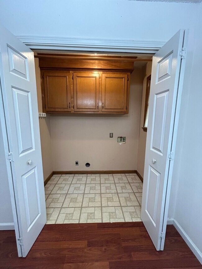 Building Photo - 1310 Crowndale Dr
