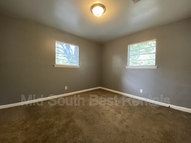 Foto del edificio - 6400 Pecan Ave