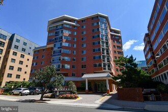 Building Photo - 1001 N Vermont St
