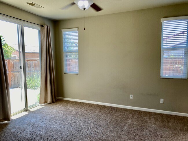 Building Photo - $2,150 HWY 168 & Shepherd, 2 Bedroom +offi...