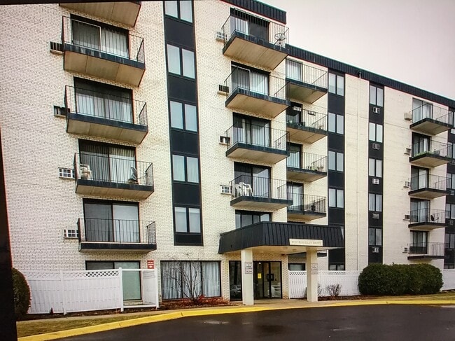 Foto del edificio - 9737 N Fox Glen Dr