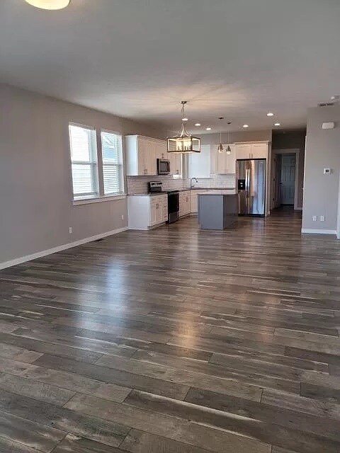 Building Photo - 12221 W Moorfield Ave