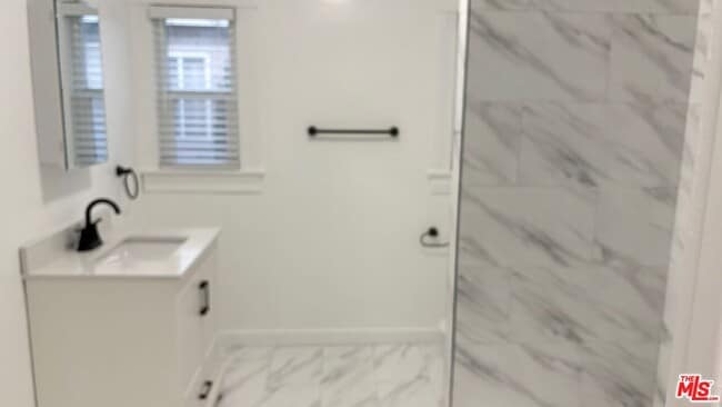 Foto del edificio - 120 S Catalina St