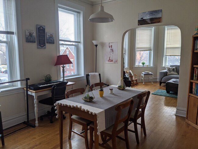 Foto del edificio - 2074 N Leavitt St