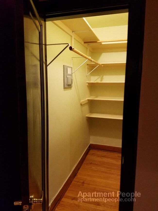 Foto del edificio - 3415 N Hamlin Ave