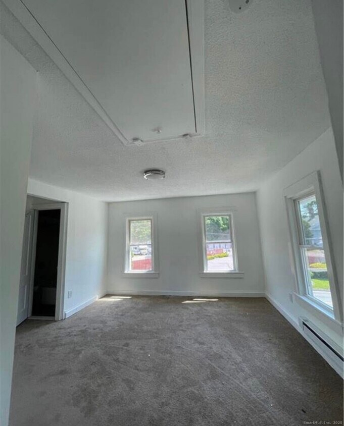 Building Photo - 32 Neumann St