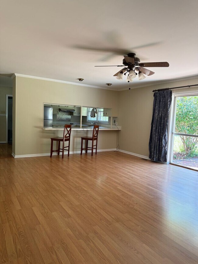 Building Photo - Spacious 4 Bedroom Home with Bonus Room & Large Fenced Backyard