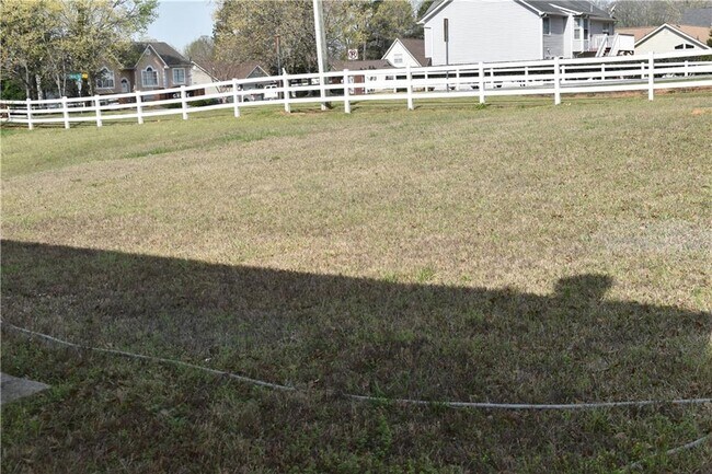 Building Photo - 1098 Village Creek