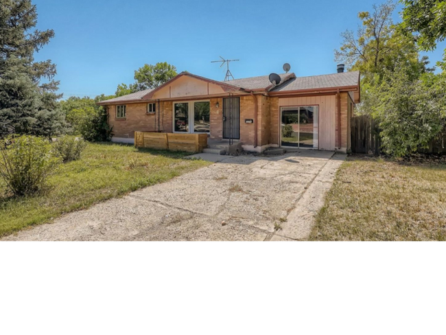 4 Bed 2 Bath Home Available - 4 Bed 2 Bath Home Available