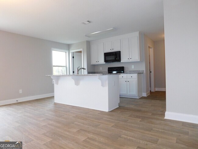 Building Photo - 2214 Savannah Dr