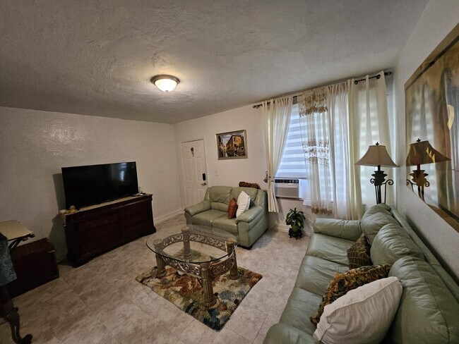 Foto del edificio - 680 SW 7th Ave