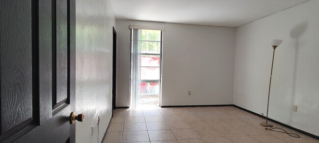Foto del edificio - 6900 N Kendall Dr