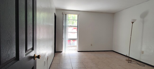 Building Photo - 6900 N Kendall Dr