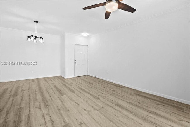 Foto del edificio - 17145 N Bay Rd