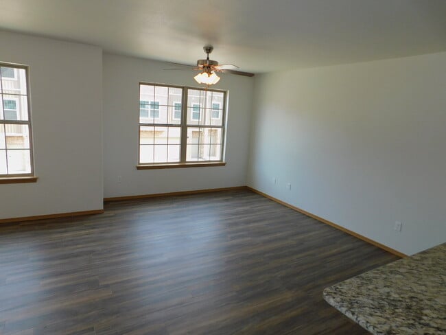 Building Photo - 2-Bedroom Townhouse Retreat with 2.5 Baths in Fayetteville’s Rolling Woods. To schedule your own ...
