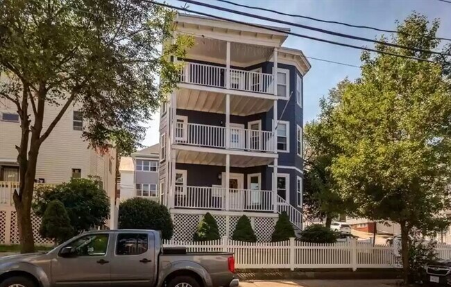 Foto del edificio - 108 Heath St