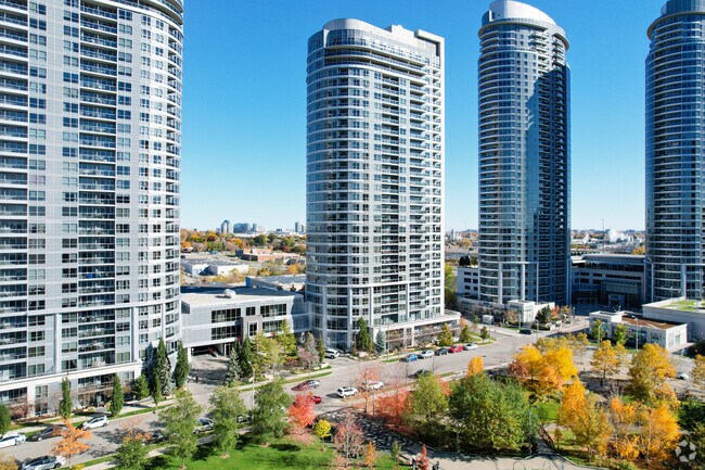 Building Photo - 151 Village Green Sq