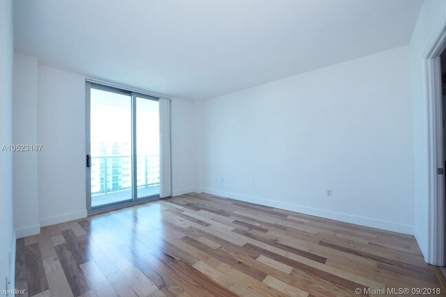 Foto del edificio - 2 br, 2 bath Condo - 7601 E Treasure Dr Ste 9