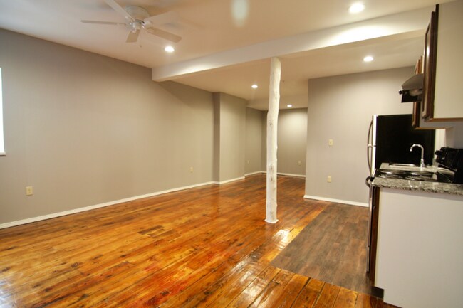 Foto del edificio - 1306 E 11th St