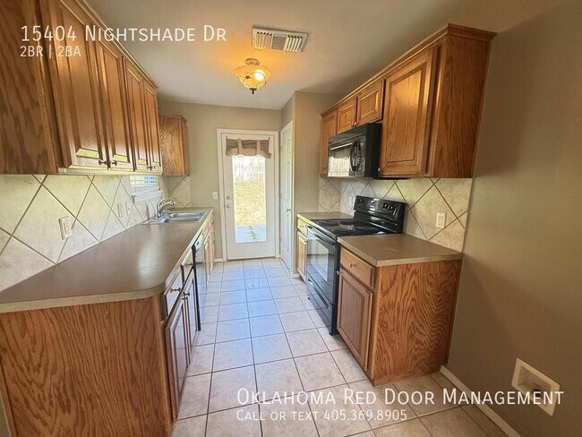 Foto del edificio - 15404 Nightshade Dr
