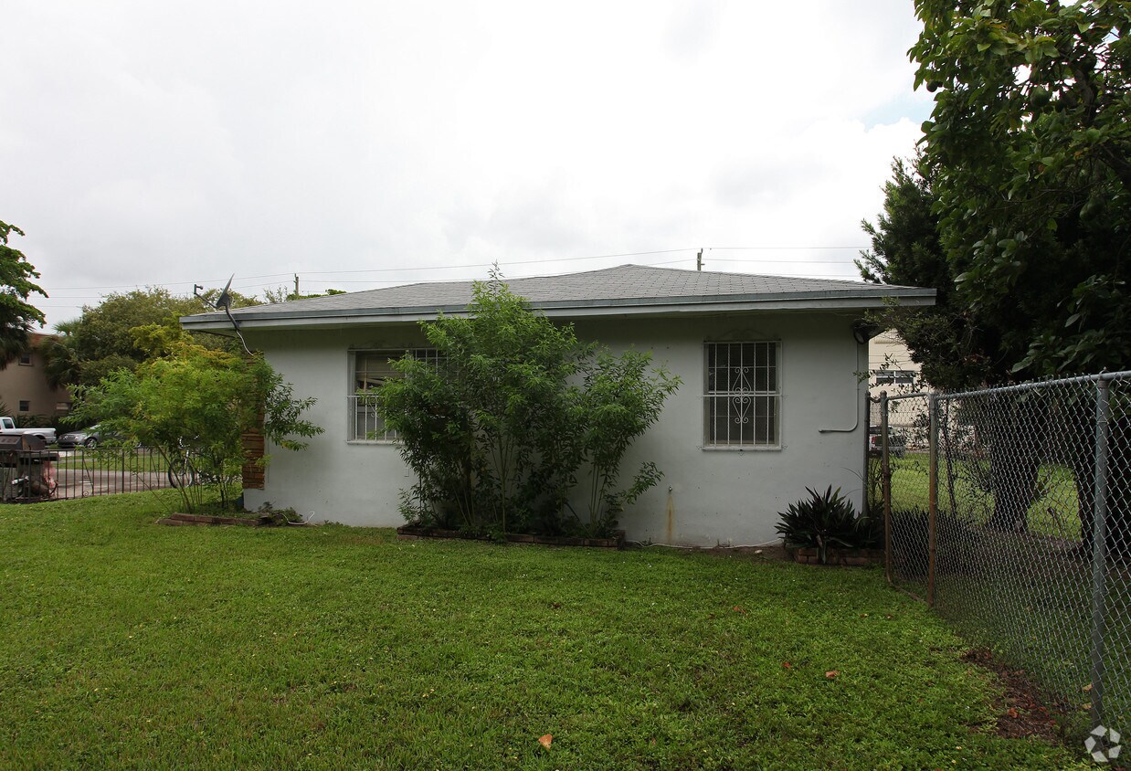 Building Photo - 515 S 20th Ave