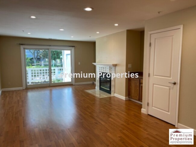 Building Photo - 1358 Las Juntas Way