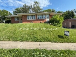 Building Photo - 2425 Welbeck Rd