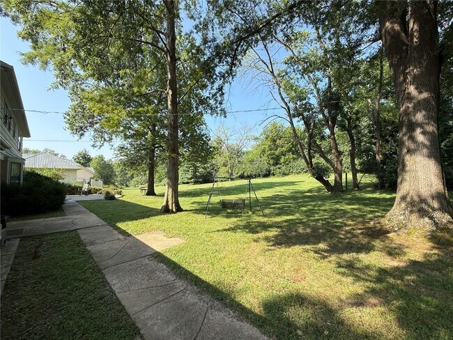 Building Photo - 1133 Westmoor Pl
