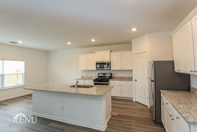 Building Photo - 2934 Jackson Smt