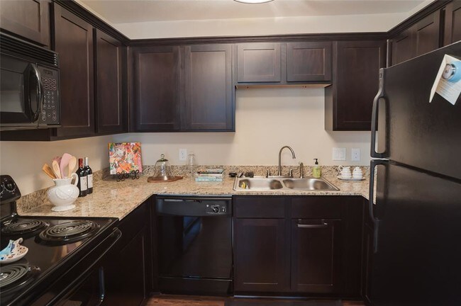 Building Photo - 427 W 16th St