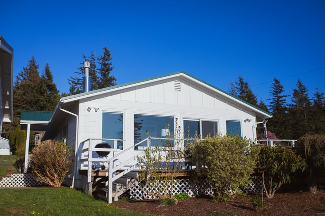 Building Photo - Charming Lummi Island Home - 2 Bedroom 2 Bathroom