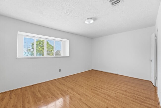 Building Photo - 12447 Sharpview Dr