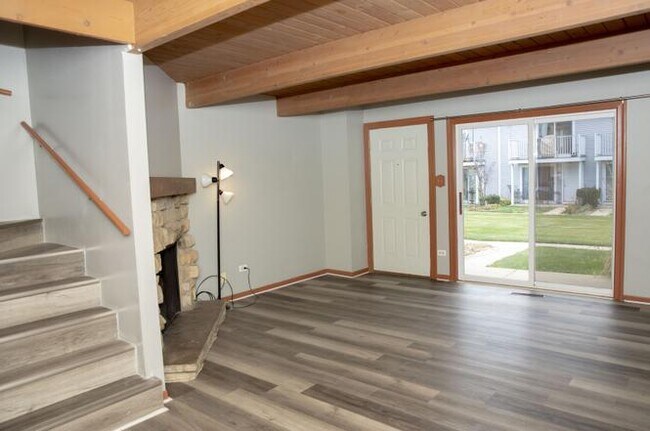 Foto del edificio - 363 Meadow Green Ln