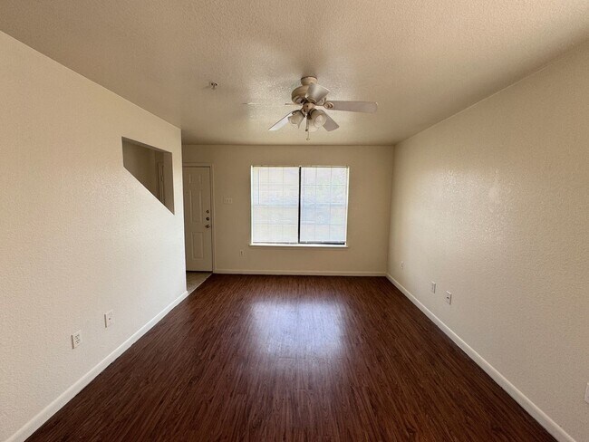 Foto del edificio - 1100 Lansberry Ct