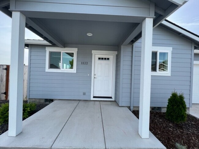 Foto del edificio - 3 BEDROOMS SINGLE LEVEL HOME