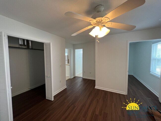 Building Photo - One bedroom Unit in the heart of Destin: U...