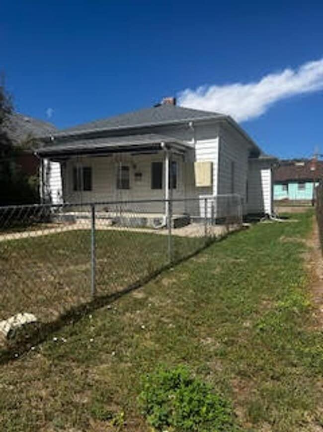 Building Photo - 705 W Baca St