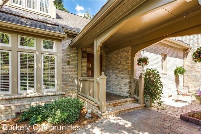 Foto del edificio - 3 br, 2.5 bath House - 37 Lands End Dr.