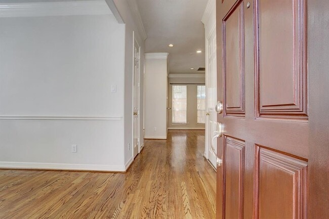 Entrance - 2822 Briarhurst Park