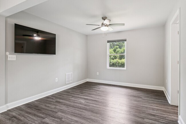 Building Photo - 1462 Virginia Ave