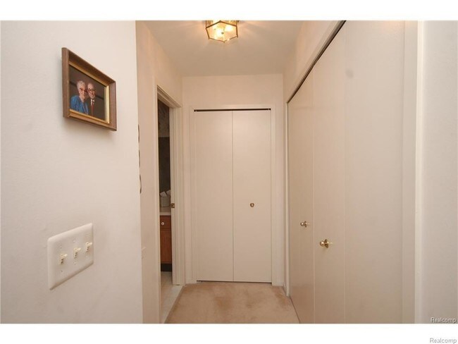 Foto del edificio - 5539 Walnut Cir W