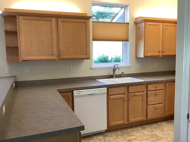 Foto del edificio - 5100 Village View Way