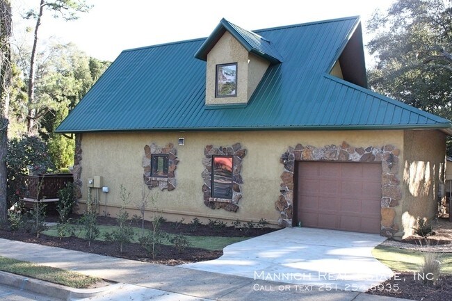 Building Photo - 454 Oak Ave