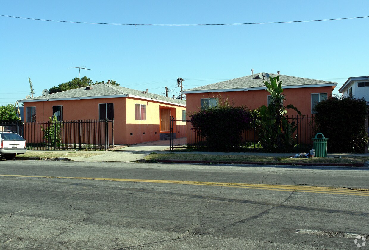 Building Photo - 599-601 Hyde Park Pl