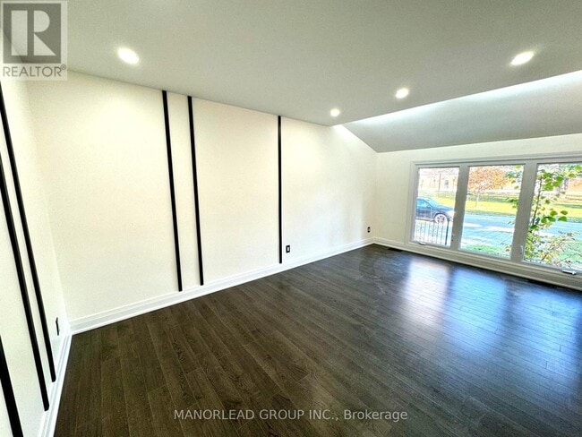 Building Photo - 2 Ptarmigan Crescent