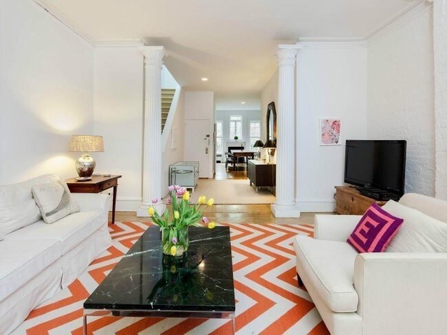 Building Photo - 137 East 95th Street